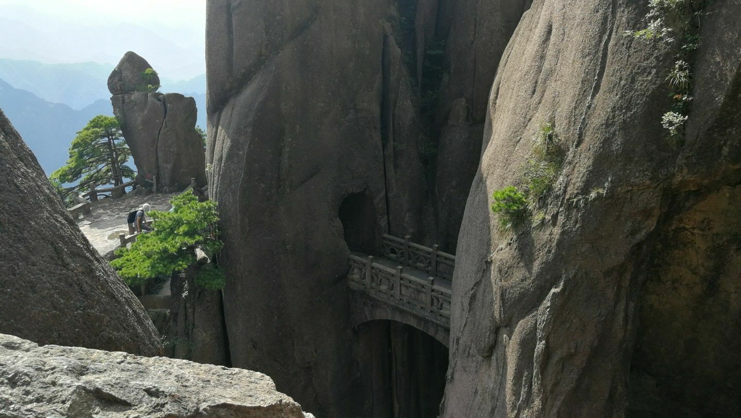 Fairy-Walking-Bridge-Huangshan